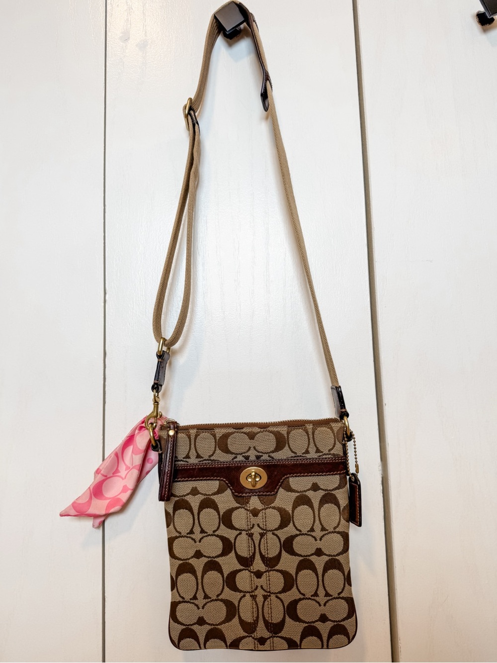 Vintage Coach Hampton Signature with Pink Scarf